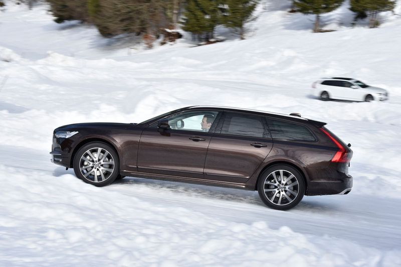 Auch Schnee und Eis sind für den V90 Cross Country kein Problem... (Volvo)
