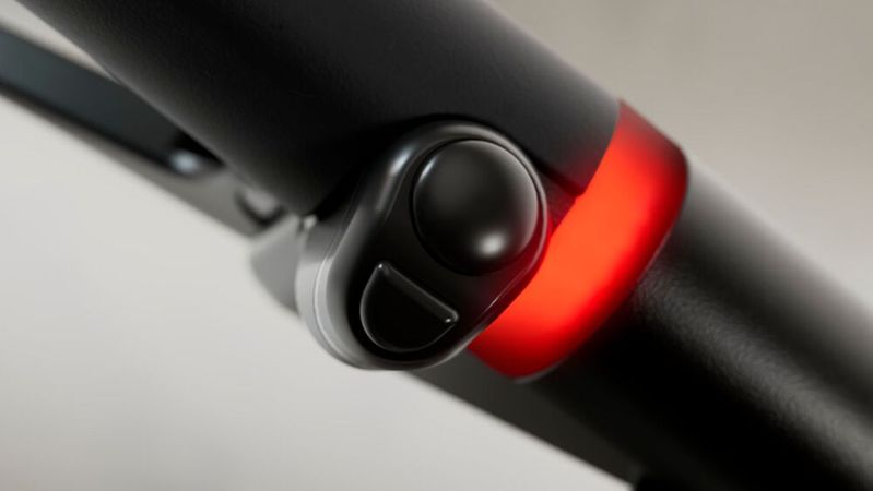 Leuchtringe in einem Van-Moof-Lenker, die mit unterschiedlichen Farben über aktuelle Geschwindigkeit, Konnektivitätsstatus oder Akkustand informieren.(Bild:  Vanmoof)