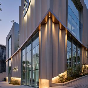 Das „Maybach Brandcenter“ in der koreanischen Metropole ist weltweit das erste seiner Art.(Bild:  Mercedes-Benz AG)