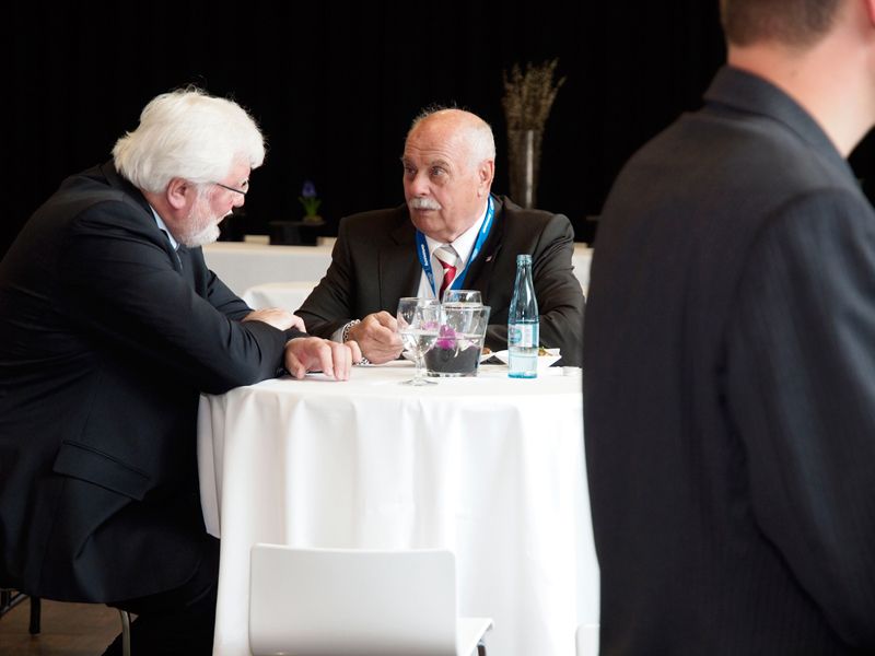 Store-GFs tauschen sich aus: Wolfgang Schäfer (Sieslack) und Harald Sahl (Sahl Computer) (Archiv: Vogel Business Media)