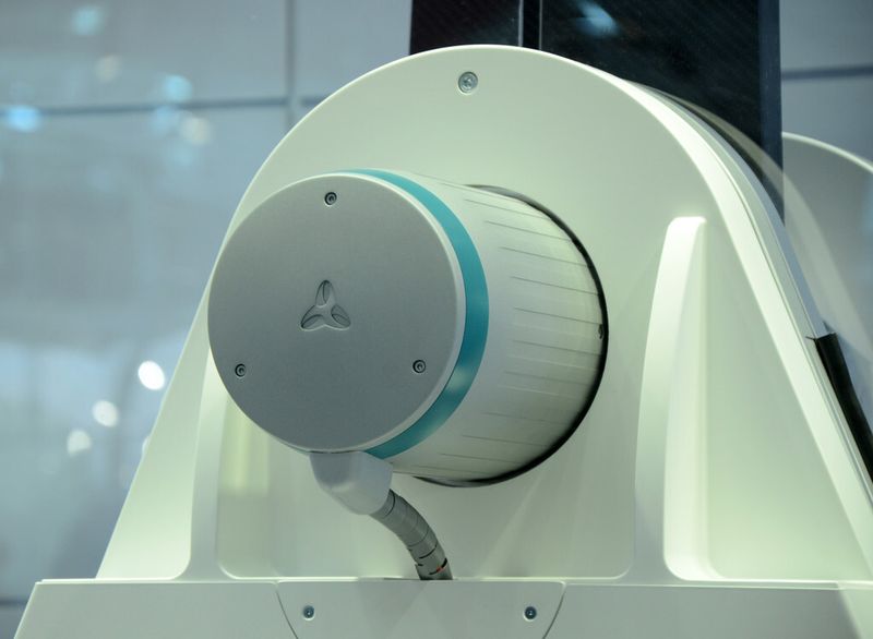 Das sichere abbremsen aus hoher Dynamik verdeutlicht die mechanische Sicherheit der Antriebe von Wittenstein. (Bild: Michel)