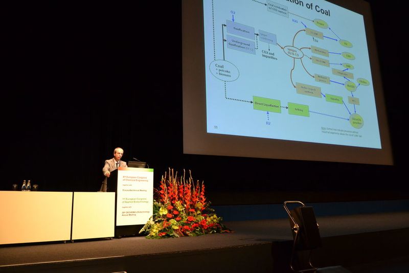 Dr. Phillipe A. Tanguy, vom französischen Mineralölriesen Total, sprach über die globale Energiewende vor dem Plenum.  (Picture: PROCESS)