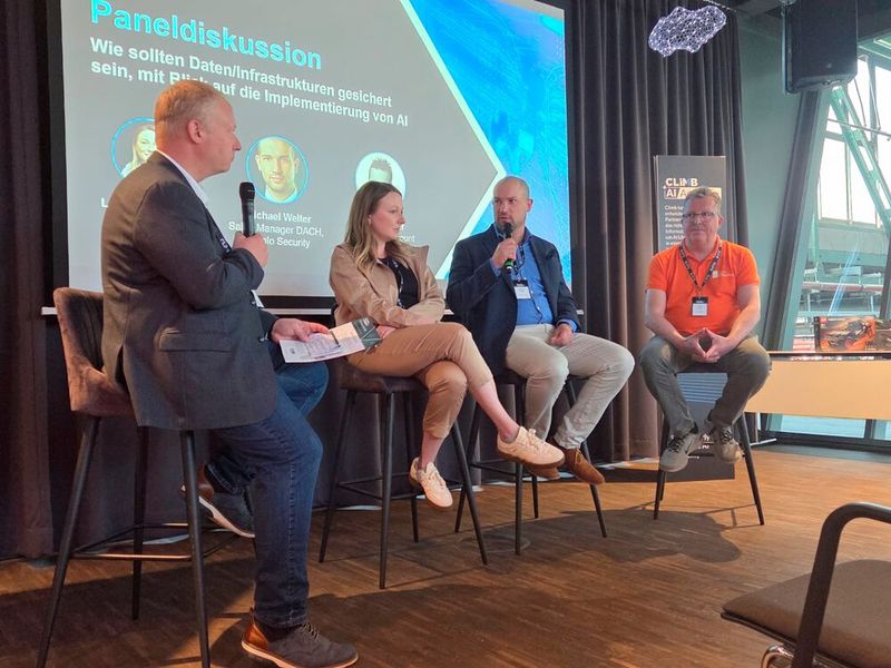 Die Moderation übernahm (v. l.) Martin Bichler und diskutiert haben Larissa Schneider (Unframe), Michael Welter (Menlo Security) und Frank Keller (Canonical).  (Bild: Vogel IT-Medien)