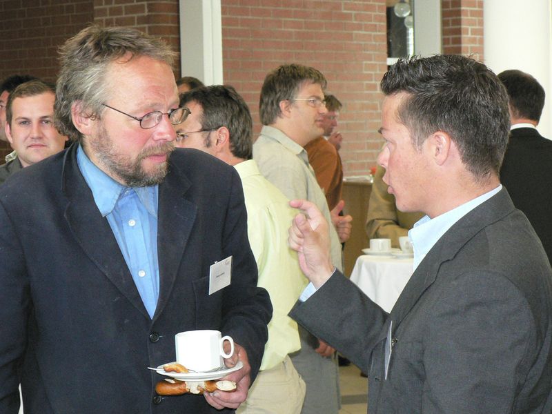 Tom Fatan (re.) im Pausengespräch über Lizensierungspolitik von Microsoft (Archiv: Vogel Business Media)