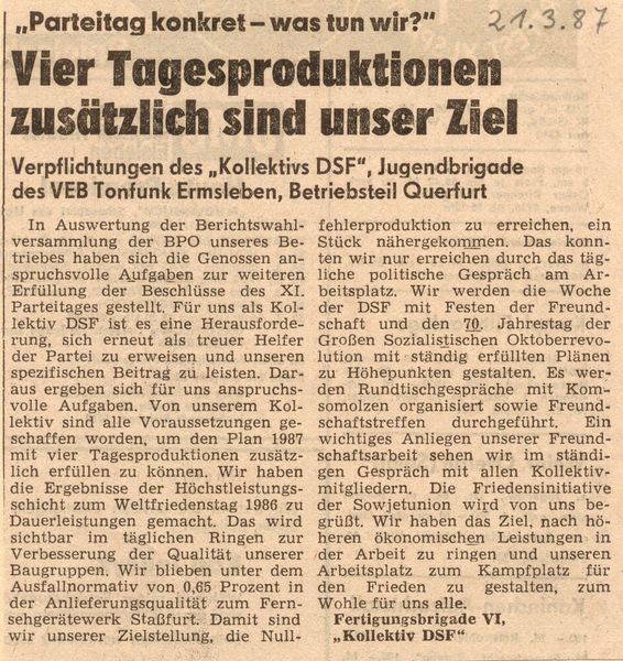 Ein Blick ins Archiv: Alte Zeitungsausschnitte dokumentieren die Entwicklung von VTQ und zeigen, wie das Unternehmen über die Jahre in der regionalen und fachlichen Öffentlichkeit wahrgenommen wurde. Die Sammlung macht sichtbar, dass Unternehmensgeschichte nicht nur aus Produkten, Kennzahlen und Meilensteinen besteht, sondern auch aus vielen kleinen Momentaufnahmen. (Bild: VTQ Videotronik GmbH)