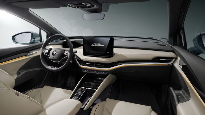 Das Bediensystem und die Tasten-Anordnung beim Skoda Enyaq wurden überarbeitet. (Bild: Skoda)