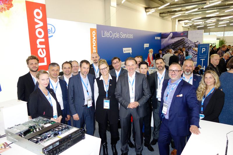Eine Einheit sind das Lenovo und Ingram Team. (Bild: IT-BUSINESS)