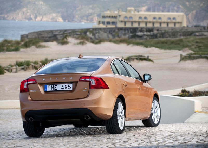 Der neue Volvo S60 ist die erste Limousine auf dem Markt, die mit der Advanced Stability Control ausgestattet ist. Dank eines neuen Wankwinkel-Sensors ist es möglich, jegliche Schleudertendenz frühzeitig zu erkennen. (Archiv: Vogel Business Media)