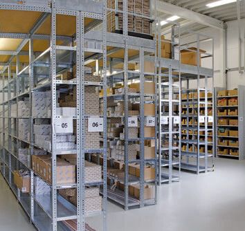 Blick ins Lager: Schnelle Lieferung, einfacher Umtausch (Bild: Automation24)