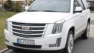 Monströse Erscheinung: der Cadillac Escalade (Schreiner/»kfz-betrieb«)