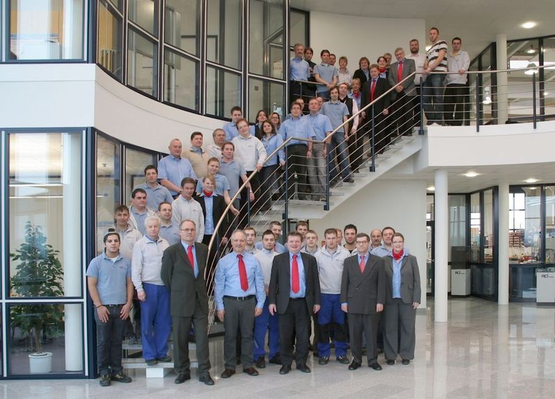 Stolz ist das 95-köpfige Team der ACI-ecotec nicht nur auf seine innovativen Produkte, die weltweit dazu beitragen, die Produktion von Photovoltaikmodulen effizienter zu machen, sondern auch auf die Auszeichnung „Top 100“. Bild: ACI-ecotec (Archiv: Vogel Business Media)