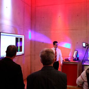 In Live-Vorführungen wurde unter anderem der komplette Arbeits- und Evaluationsprozess des Aramis-Systems für Bewegungsanalysen und Positionieraufgaben sowie punktbasierte und flächenhafte Verformungsmessung vorgestellt.