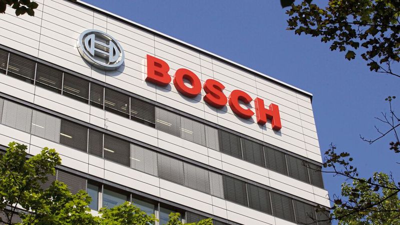 Bosch wittert die Chance auf schnell wachsende Geschäfte mit dem Verkauf ganzer Fabrikausrüstungen für die Batterieproduktion. 