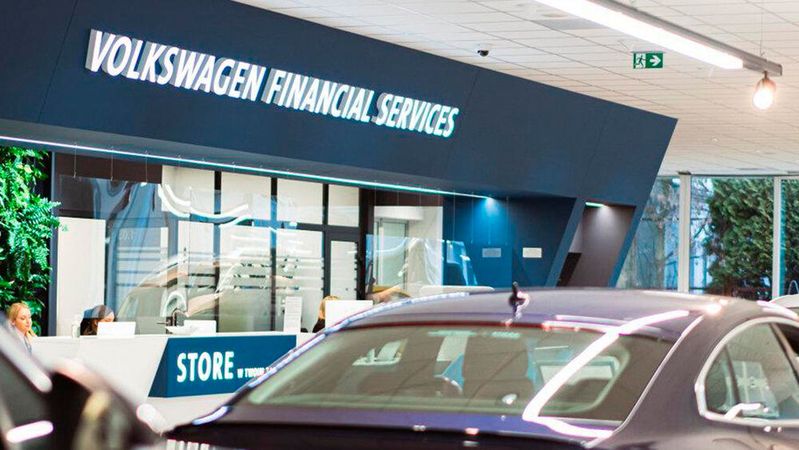 Aktuell bietet Volkswagen Financial Services in seinem Store in Warschau rund 100 Gebrauchtwagen an. Perspektivisch sollen es 400 werden.(Bild:  Volkswagen Financial Services)