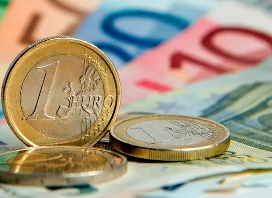 Alles andere als Kleingeld! Die Subventionskassen spucken Milliarden Euro aus, wie eine Analyse zeigt. Es profitieren vor allem DAX-Konzerne. Allen voran, Eon und Volkswagen. Doch die lockere Hand mit den Unterstützungsgeldern könnte sich als kontraproduktiv erweisen ...(Bild:  D. Spenn)