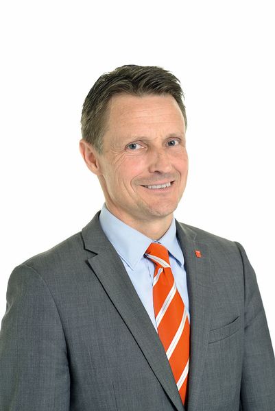 Johan Elster, Leiter Business Unit Markets bei der Bystronic Sales AG: «Angesichts schwankender Losgrössen ist das schnelle Umrüsten für die meisten Anwender heute wichtiger denn je. Das ist ein Trend, dem wir über das Wasserstrahlschneiden hinaus auf all unseren Schneid- und Biegemaschinen entgegenkommen.» (Bild: Bystronic)