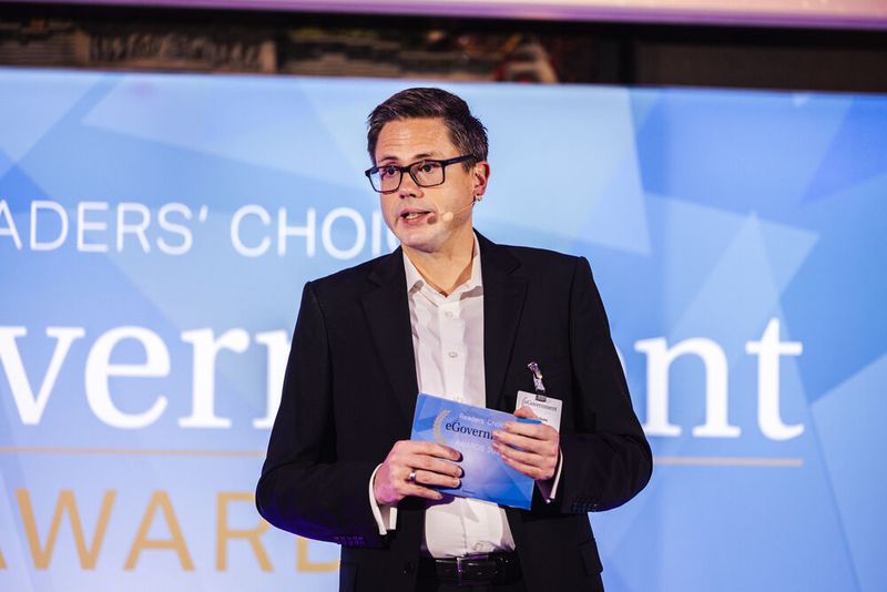 Tobias Teske, Geschäftsführer der Vogel IT-Medien GmbH, zu der auch „eGovernment“ gehört, begrüßte die Gäste.  (Bild: Offenblende)