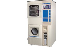 Bei einem Stellflächengefriertrockner wird das Produkt  in Schalen oder in Vials auf den Stellflächen platziert. (Bilder: Genevac)