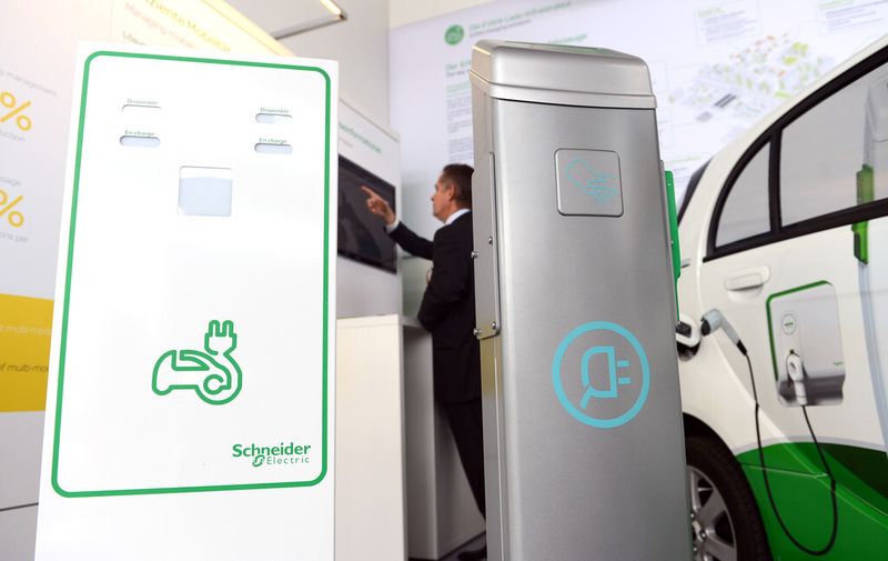 Die Mobilität soll umweltfreundlicher werden – mit elektrischem Strom aus der Ladesäule. (Bild: Hannover-Messe)
