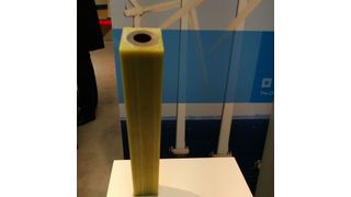 Pultrudierter Stab aus dem Polyurethanharz Elastocoat C6226-100 der BASF  für die sichere Anbindung der Rotorblattwurzel an die Triebwerksgondel. (Bild: D. Quitter, konstruktionspraxis)