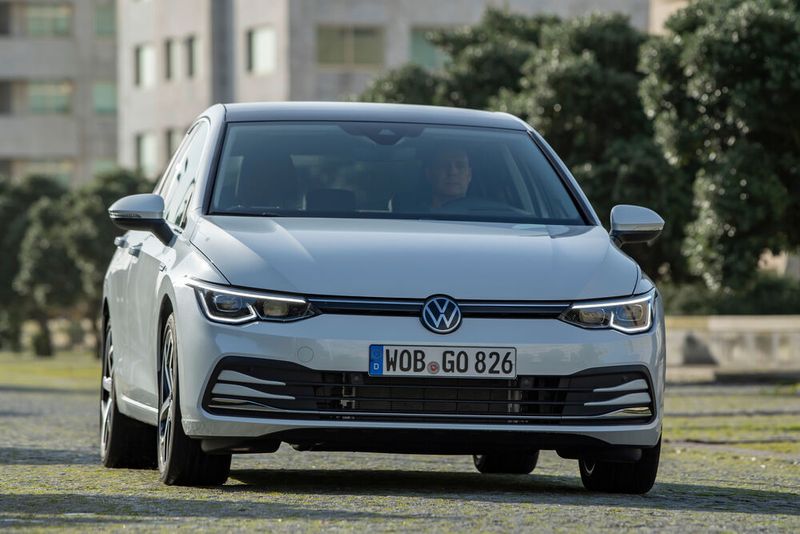 Anfang Dezember steht der neue VW Golf bei den Händlern. (VW)