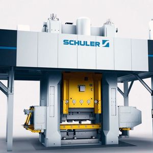 Um die Taktzeit beim Schmieden komplexer Aluminiumbauteile um mehr als 50 % zu senken, hat Schuler die Kurbelpresse PK 3150 SDT mit Servoantrieb entwickelt.