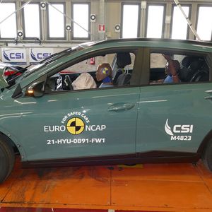 Beim kleinen Bayon konnte Hyundai lediglich vier Sterne einfahren, ein fehlender Mittelairbag kostete den Punkt.(Bild:  Euro NCAP)