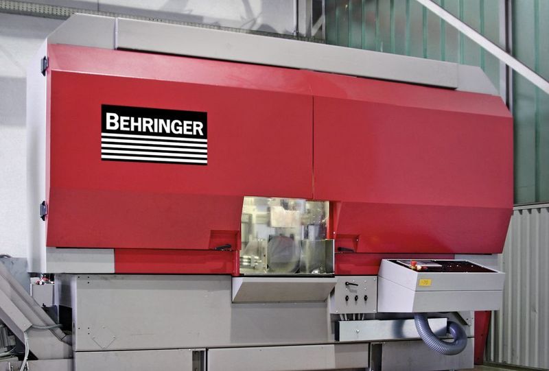 Ihre hohe Schnittleistung erreicht die Bandsäge mit Speed-Cutting-Technik vor allem durch eine Verringerung der Sägebandstärke, wodurch sich die Schnittkräfte pro Zahn reduzieren.  (Bild: Behringer)