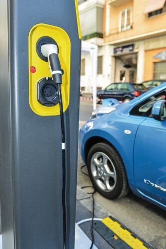 Elektroauto: Mit rund 400.000 Elektroautos weltweit Anfang 2014 hat sich deren Zahl im Vergleich zum Vorjahr verdoppelt (ZSW). (Bild: Alessandro Viapiano / Rutronik)