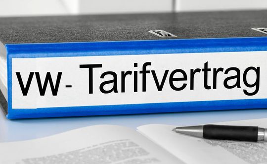 Wie man jetzt erfahren konnte, schreitet die Finalisierung der neuen Tarifverträge bei VW flott voran. Wenn man den Aussagen trauen kann, dann soll alles bis einschließlich 21. Januar unter Dach und Fach sein.(Bild:  Designlabor)