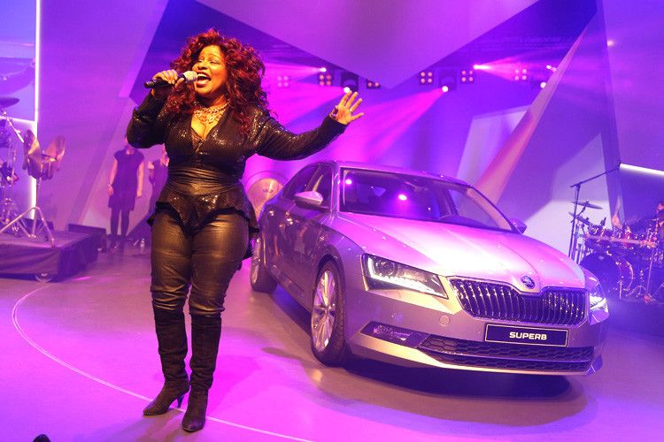 Den Premieren-Journalisten heizte die amerikanische Soul-Sängerin Chaka Khan ein. (Foto: Skoda)
