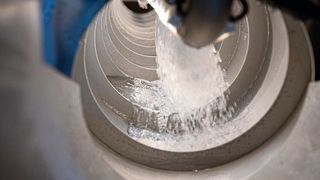 Die Bauteilreinigung ist in allen Industriebereichen essentieller Bestandteil einer qualitätsorientierten und stabilen Fertigung. Die parts2clean präsentiert Neuheiten und Lösungen auf diesem Gebiet vom 11. bis 13.10. in Stuttgart. (Bild: Deutsche Messe)