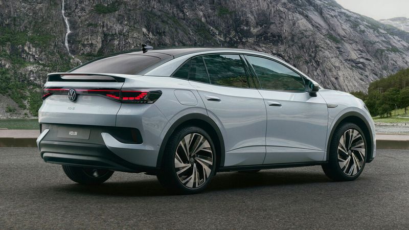 Für den ID5 wird VW rund 2.000 Euro mehr aufrufen als für den ID4. (Bild: Volkswagen)