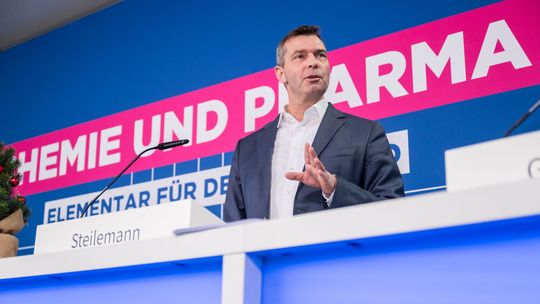 Auf der Jahrespressekonferenz des Verbands der Chemischen Industrie (VCI) am 13. Dezember 2024 sprach Markus Steilemann, Präsident des VCI.(Bild:  VCI / Thomas Lohnes)