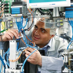 Bild 1: Für Systemintegratoren kommt den Rahmenbedingungen der Niederspannungsrichtlinie eine besondere Bedeutung zu.