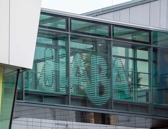 Der Spielwaren- und Möbelhersteller Haba bei Coburg hat im September Insolvenz in Eigenverwaltung angemeldet. Die Belegschaft kam unter die Fittiche einer Transfergesellschaft. Nun, heißt es, sind die meisten Betroffenen wieder fest im Sattel ...(Bild:  Haba)