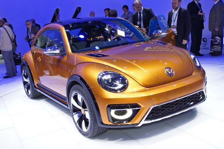 VW weckt die Phantasie der Amerikaner und stellt die Studie Dune vor, einen höhergelegten Beetle in auffälliger Off-Road-Optik. (Foto: SP-X/Matthias Knödler)