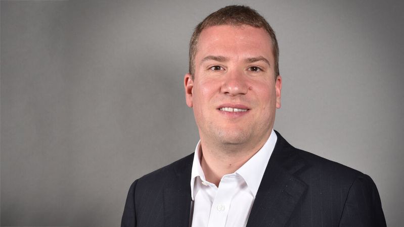 Martin Bitzinger, SVP Product Management bei Mitel, sagt, viele Kommunikationsstrukturen im öffentlichen Sektor seien den heutigen Anforderungen an Ausfallsicherheit, Datenhoheit und Erreichbarkeit nicht mehr gewachsen.(Bild:  Mitel)