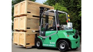 Wegmüller-Firmengrün: Der Cesab-Drago-3-Tonnen-Stapler verstärkt die Flotte des Verpackers auf acht grüne Stapler. Für saubere Luft sorgt der Partikelfilter von Hug Engineering.  (Bild: Wegmüller)