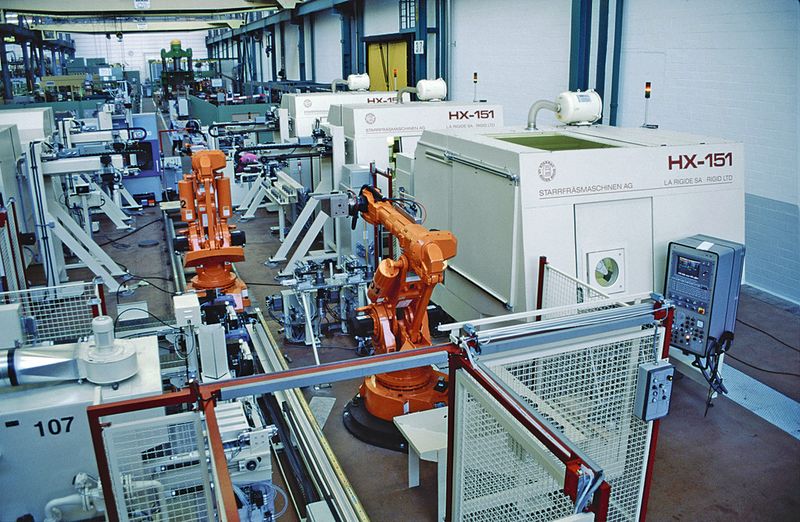 Der Niederspannungs-Frequenzumrichter für Servoantriebe SDS 100 wird in einem Fräszentrum in Birr (Schweiz) zum Fräsen von Turbinenschaufeln eingesetzt. (Bild: ABB)