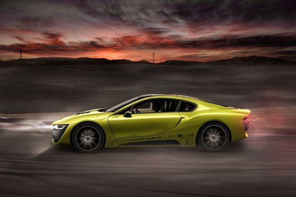 Der hybride Sportwagen Σtos: unterwegs mit persönlichem Autopilot und Drohne. (Rinspeed)