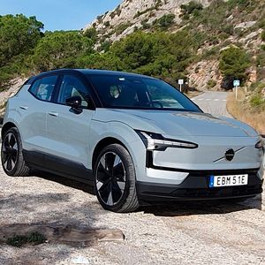 Das Dach ist ab der mittleren Ausstattungslinie Plus schwarz.(Bild:  Mauritz – VCG)