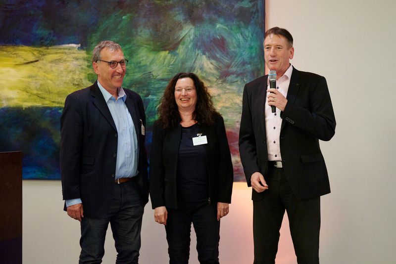 Impressionen vom ELEKTRONIKPRAXIS Frühlingsfest 2023 im Ketterer Kunst mit der Verabschiedung von Johann Wiesböck.  (Bild: © EYE AM CHRIS)