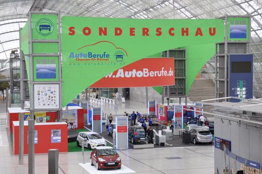 Auch das Kfz-Gewerbe ist mit seiner Sonderschau „AutoBerufe - Chancen für Könner“ präsent. (Archiv: Vogel Business Media)