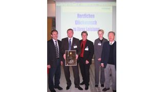 Feierliche Preisverleihung zum „Lieferant des Jahres“: Von links nach rechts: Johann Kalenyak, Einkauf Siemens Healthcare; Philipp J. Daum, Stefan Martin und Stefanie Dressel, alle Glen Dimplex Deutschland GmbH; Wolfgang Seitzinger, Materialmanagement Siemens Healthcare. Bild: Glen Dimplex (Archiv: Vogel Business Media)