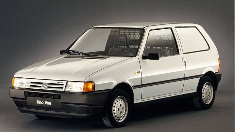 Und eine weitere Variante gab es für den gewerblichen Einsatz: den Uno mit verblendeten hinteren Seitenscheiben und Laderaum anstatt einer Sitzbank. (Bild: Fiat)
