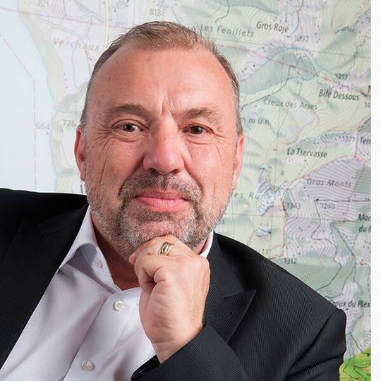 Der Autor: Jürgen Schomakers ist Managing Partner bei Esri DCH Der Autor: Jürgen Schomakers ist Managing Partner bei Esri DCH