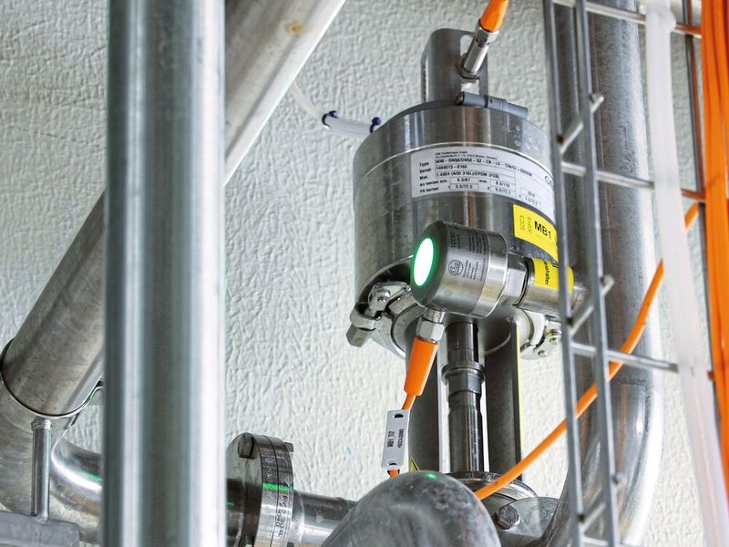 Für besonders prozesskritische Stellen: selbstüberwachender Temperatursensor TCC mit optischer Anzeige. (Bild: ifm)