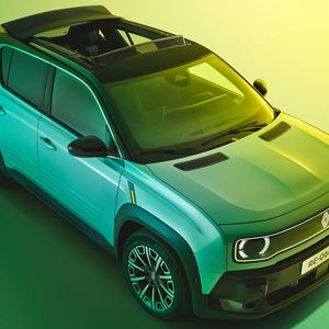 Dank seines 52-kWh-Akkus soll er bis zu 400 Kilometer weit kommen.(Bild:  Renault)