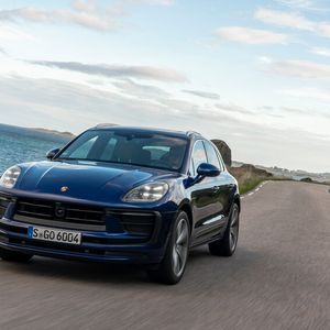 Der Porsche Macan wurde überarbeitet. Insgesamt ist die Modellpflege optisch eher unauffällig gehalten.(Bild: Porsche)